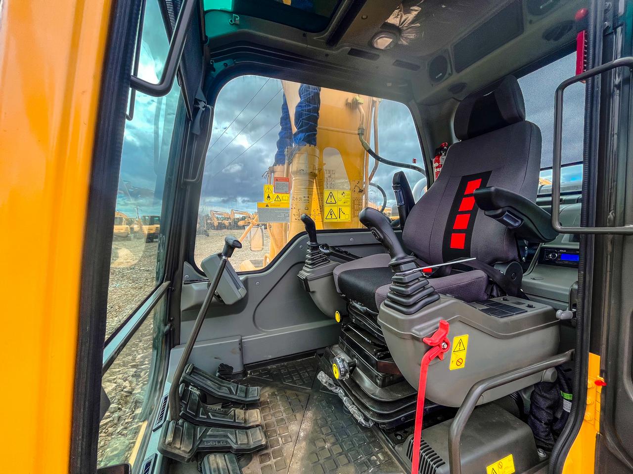 Экскаватор гусеничный LGCE E6150F