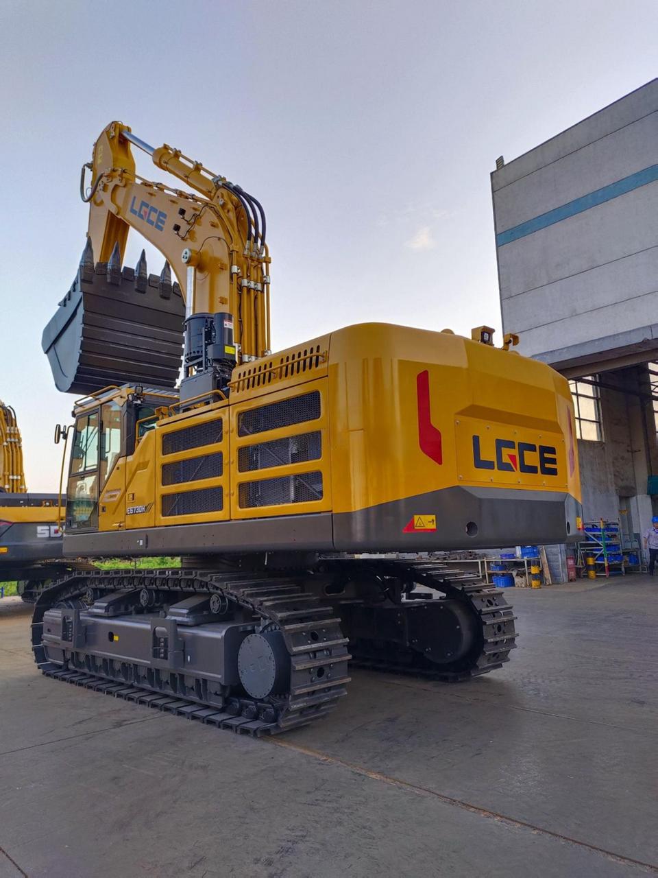 Экскаватор гусеничный LGCE E6730H