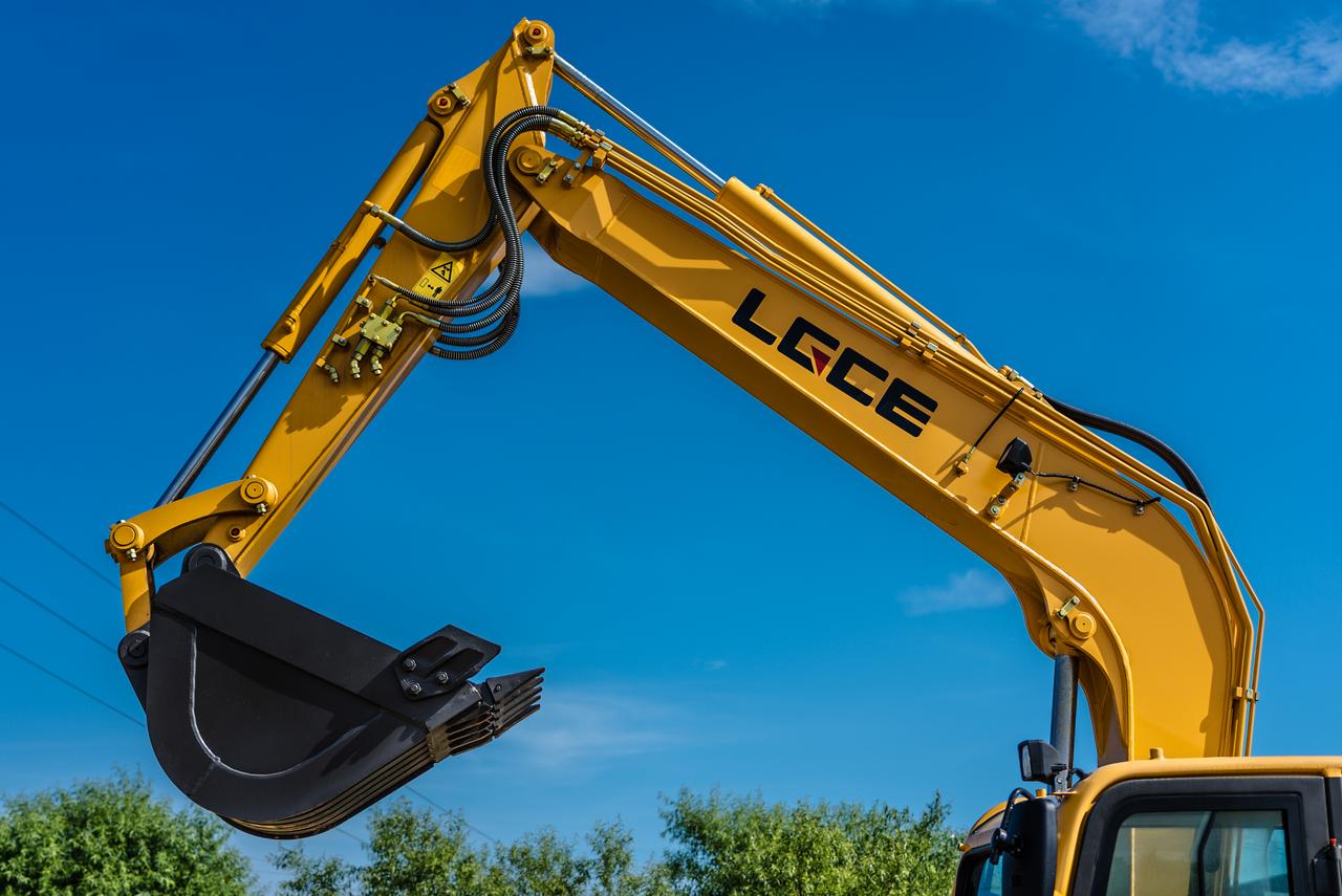 Экскаватор гусеничный LGCE E690F