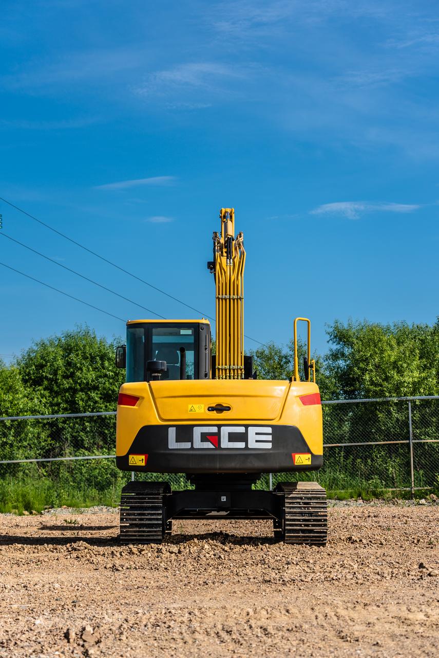 Экскаватор гусеничный LGCE E690F