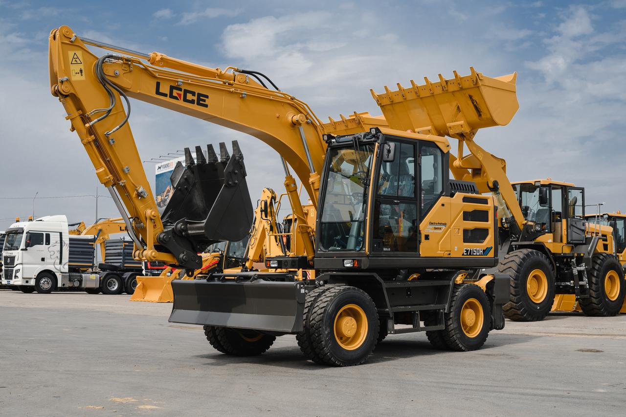 Экскаватор колесный LGCE E7150H