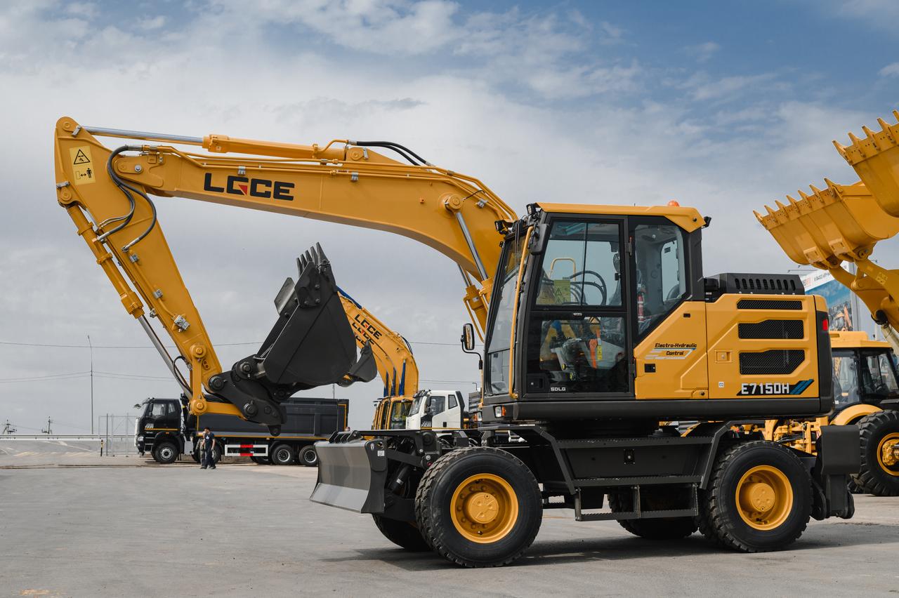 Экскаватор колесный LGCE E7150H