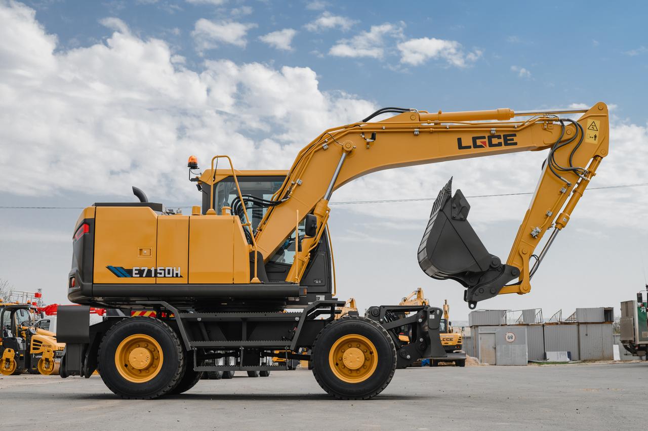 Экскаватор колесный LGCE E7150H