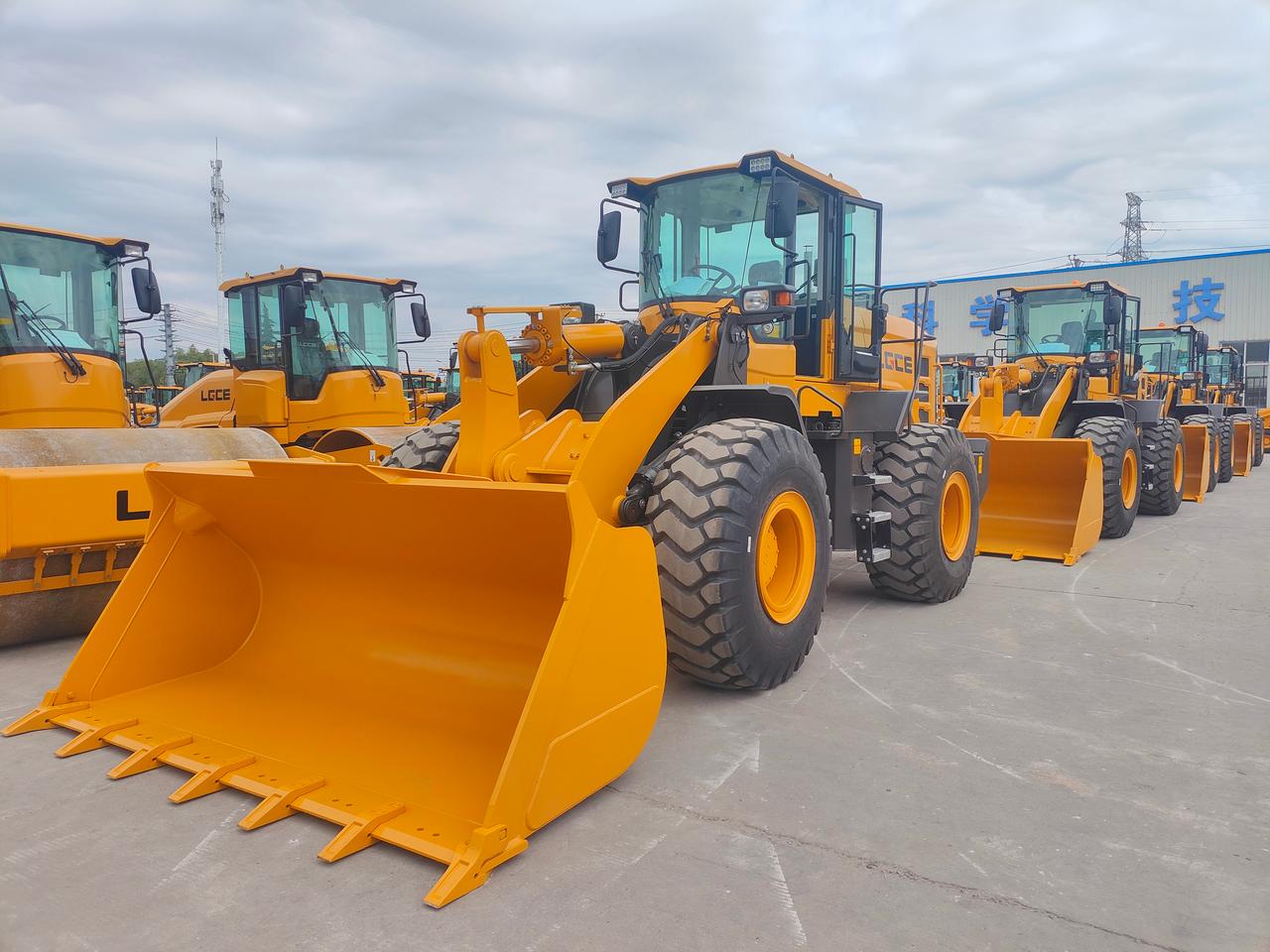Погрузчик фронтальный LGCE L956HE