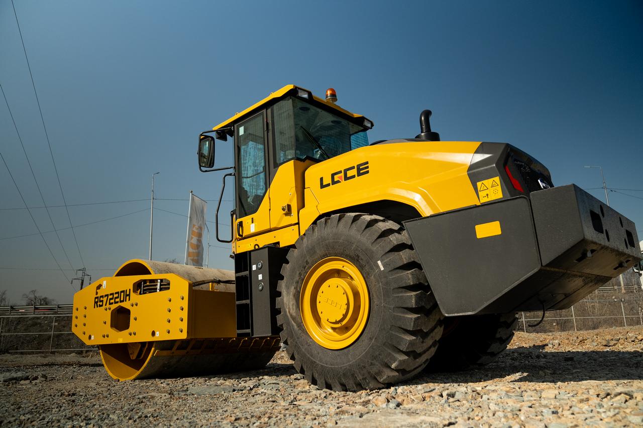 Каток грунтовый LGCE RS7220H