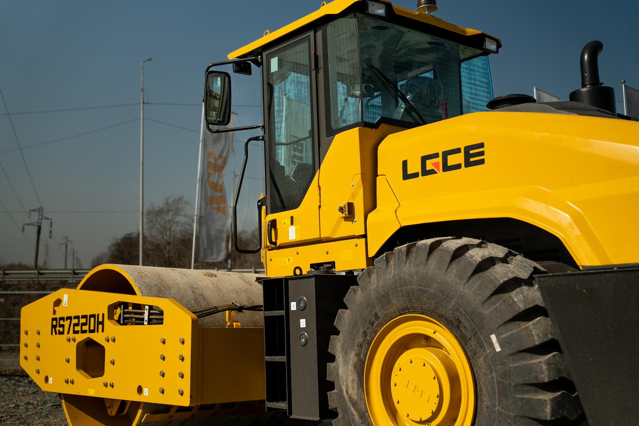 Каток грунтовый LGCE RS7220H