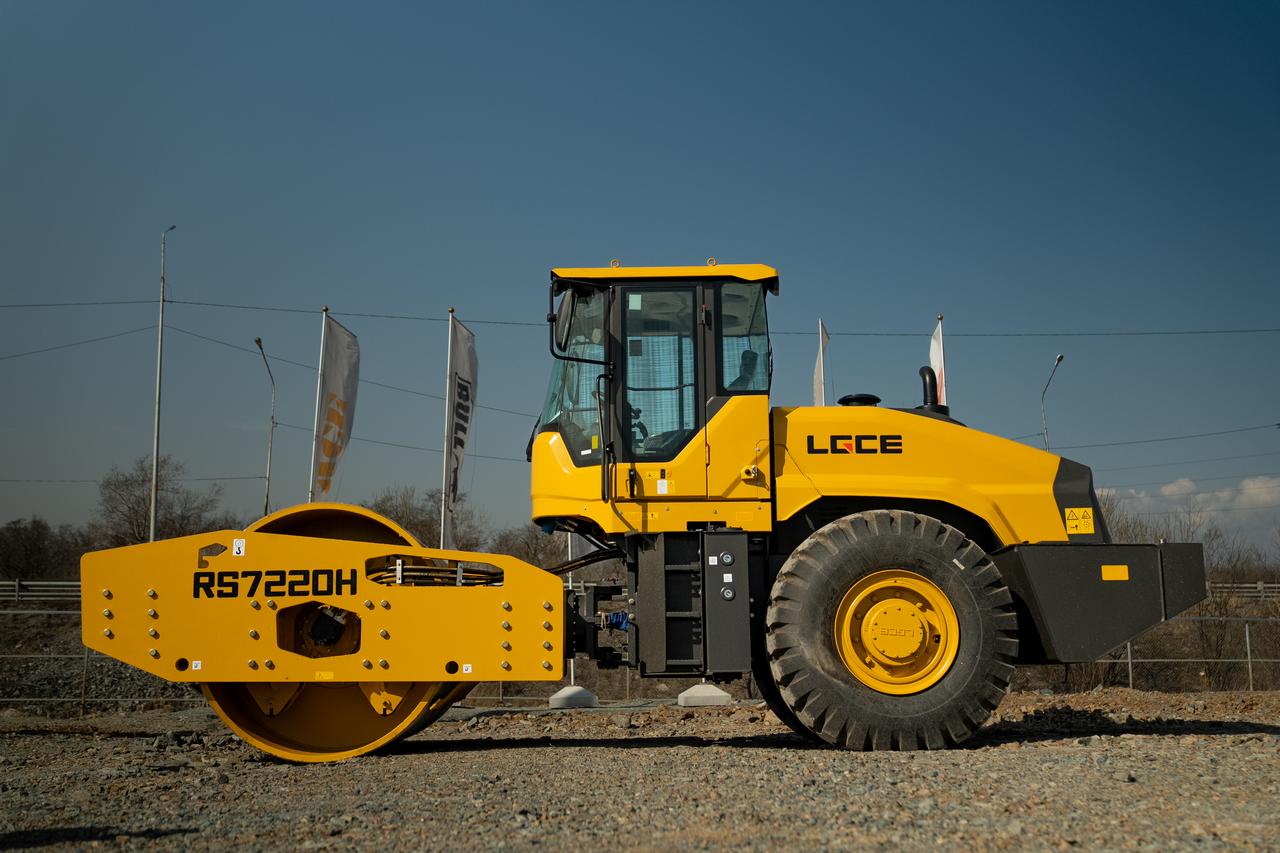 Каток грунтовый LGCE RS7220H