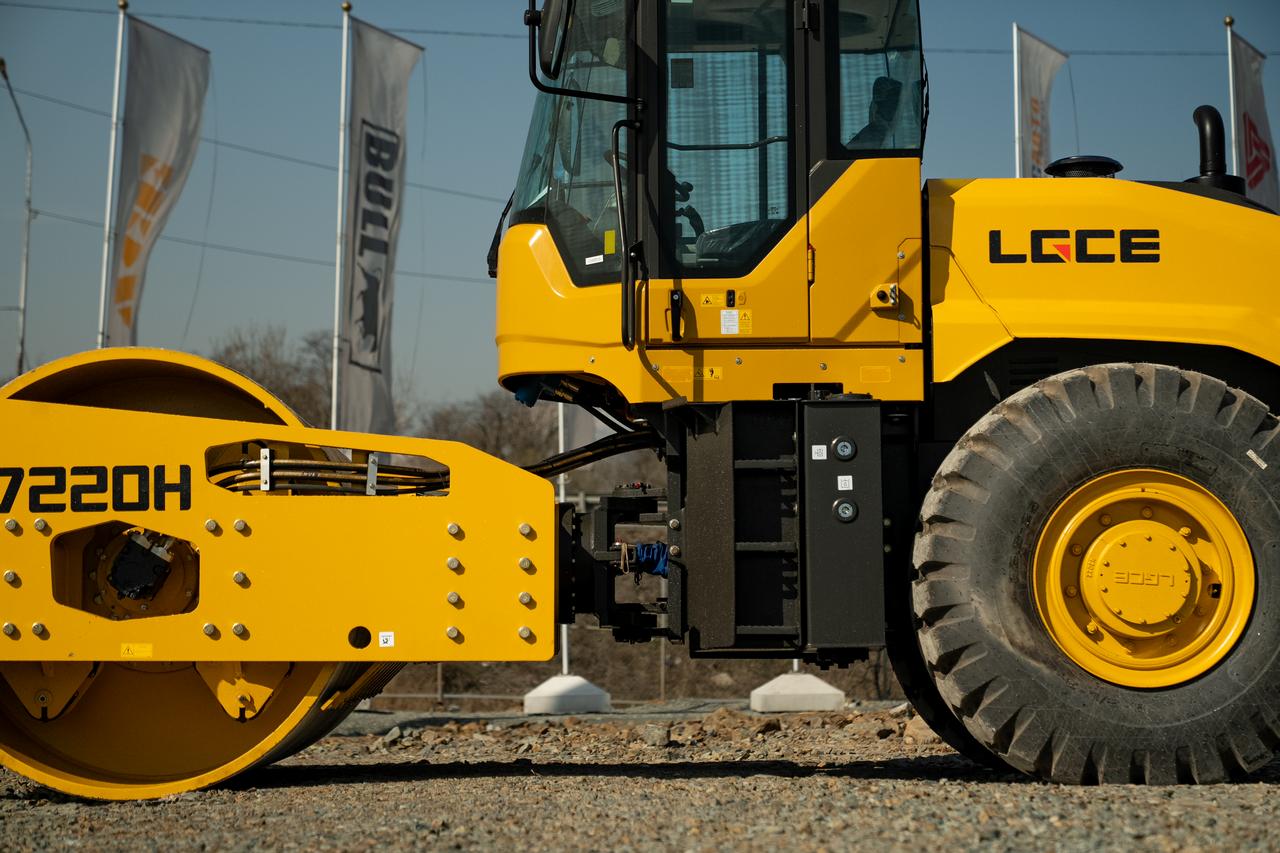 Каток грунтовый LGCE RS7220H